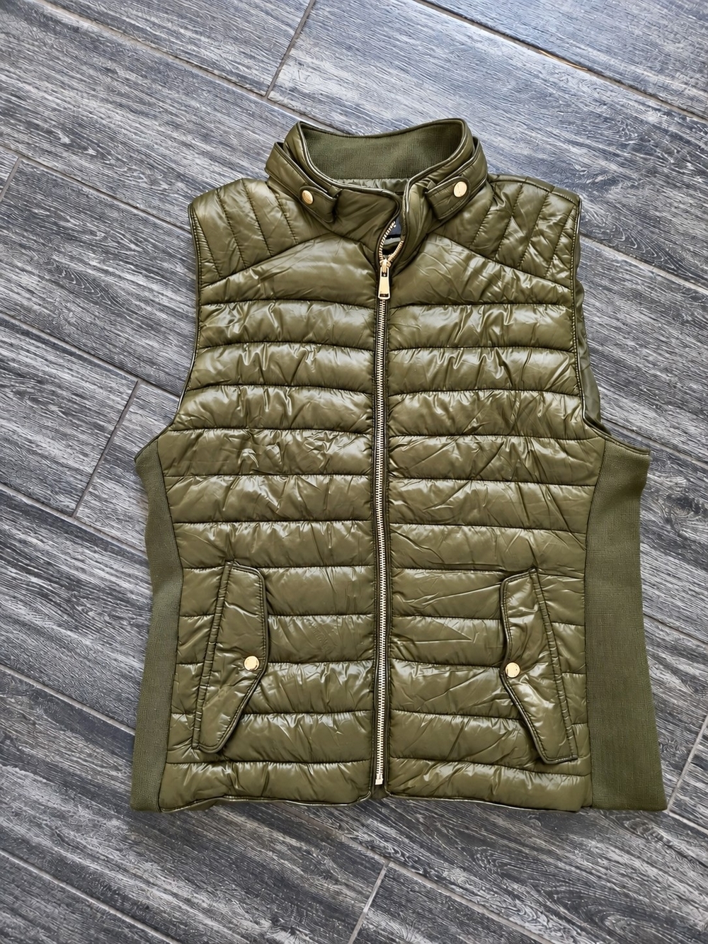 Love Tree Women’s Large Olive Green Quilted Puffer Vest Gold Hardware